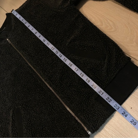 Brandy Melville Jennifer Sherpa Jacket in Black - Picture 5 of 12